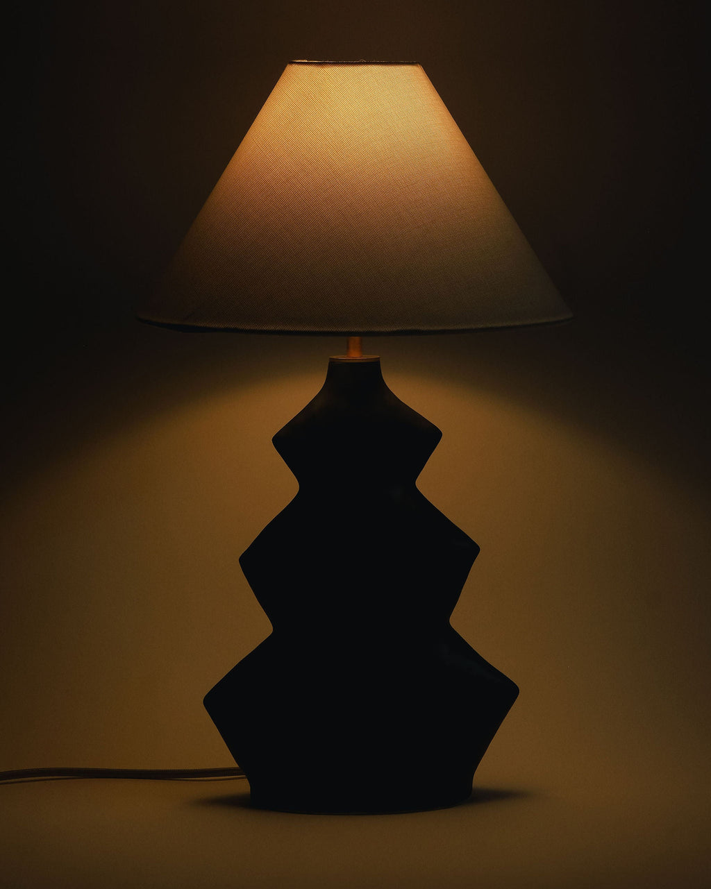 The Arrow Lamp - Warm Wood