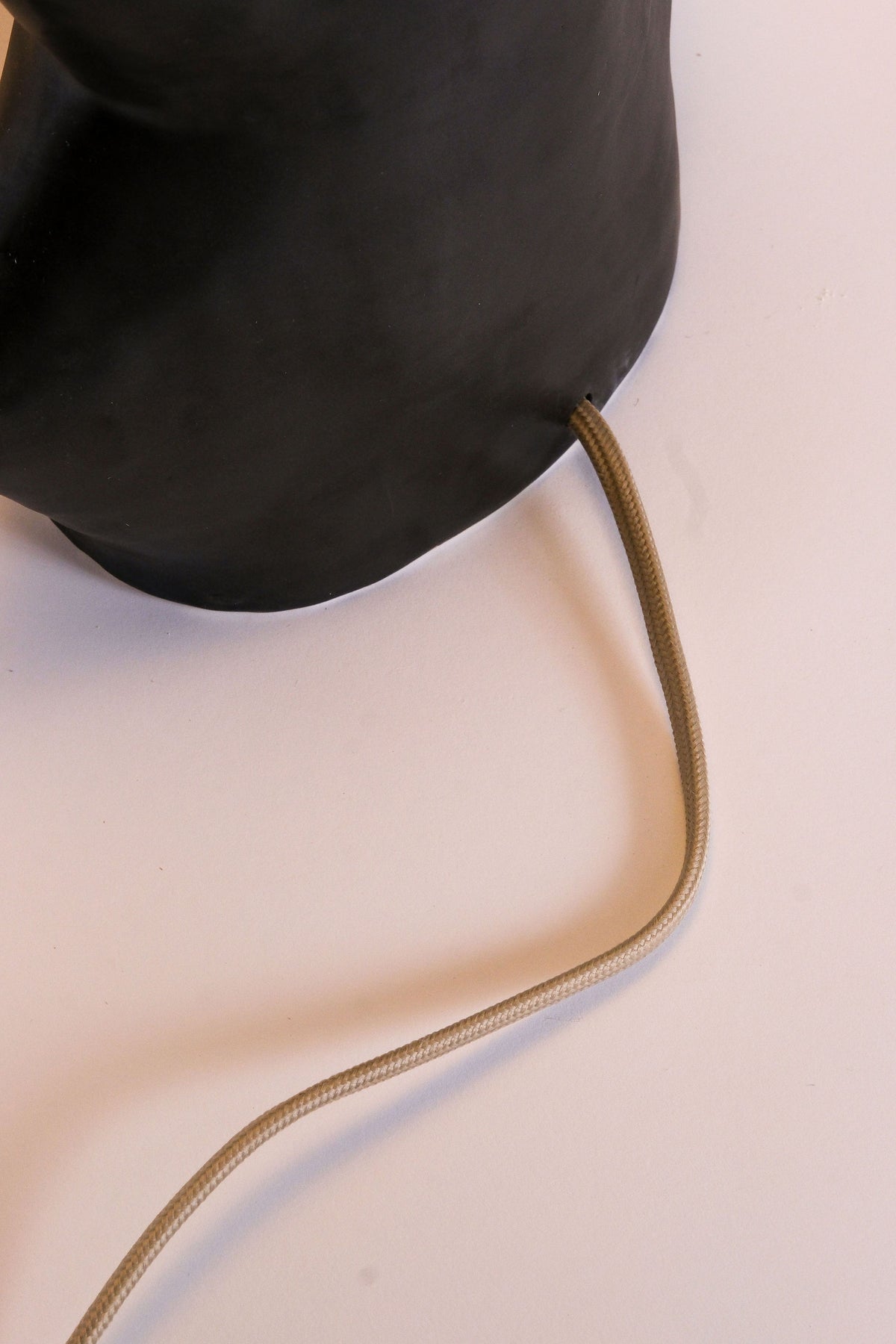 The Arrow Lamp - Black